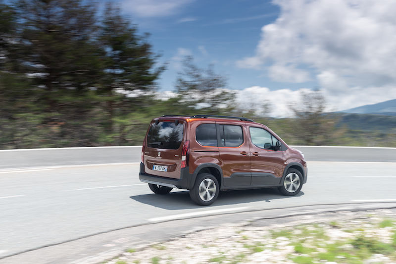Nuovo Peugeot Rifter, il multispazio strizza l’occhio ai SUV Nuovo Peugeot Rifter, il multispazio strizza l’occhio ai SUV