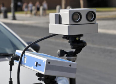 Fulvio Testi, multato 15 volte dall’autovelox vince ricorso: Comune assente