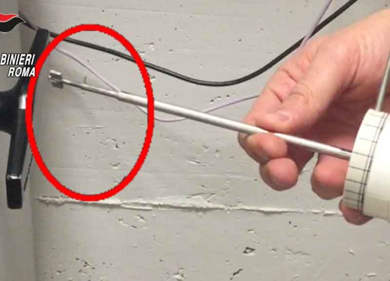 La banda del buco: svuotavano bancomat e negozi accecando le telecamere