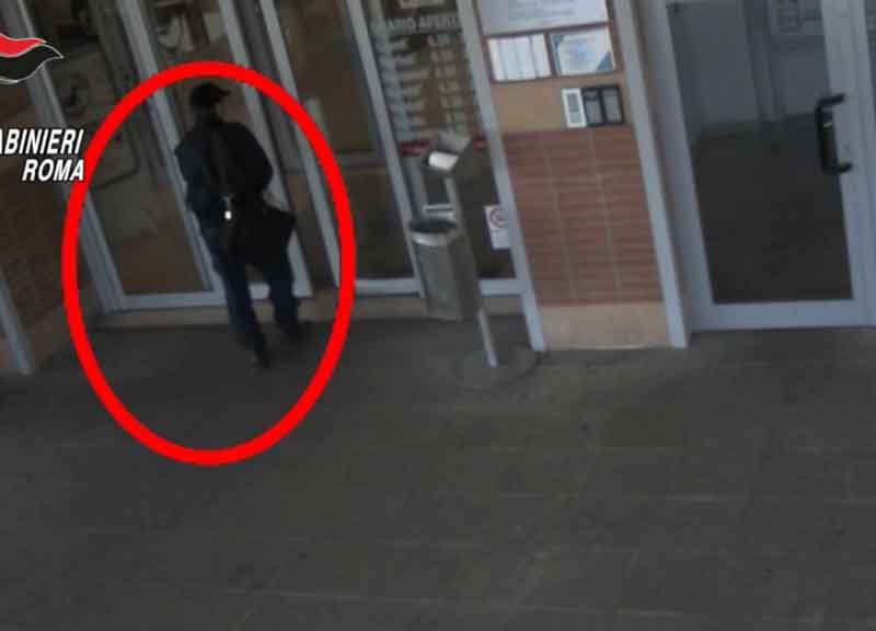 La banda del buco: svuotavano bancomat e negozi accecando le telecamere