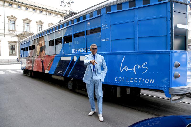 Lapo Elkann alla guida del tram blu: nuova linea di occhiali. Foto-video