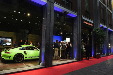 A Milano si accendono i riflettori sul nuovo “Porsche Studio”