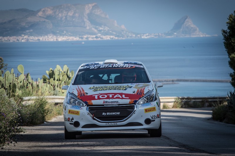 I piloti del peugeot Competition si sfidano sulle terra del San marimo I piloti del peugeot Competition si sfidano sulle terra del San marimo