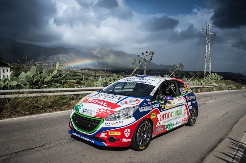 I piloti del peugeot Competition si sfidano sulle terra del San marimo I piloti del peugeot Competition si sfidano sulle terra del San marimo