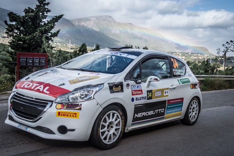 I piloti del peugeot Competition si sfidano sulle terra del San marimo I piloti del peugeot Competition si sfidano sulle terra del San marimo