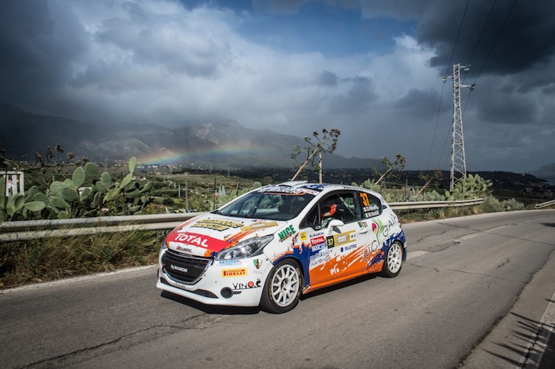I piloti del peugeot Competition si sfidano sulle terra del San marimo I piloti del peugeot Competition si sfidano sulle terra del San marimo