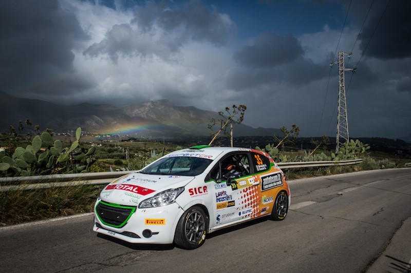 I piloti del peugeot Competition si sfidano sulle terra del San marimo I piloti del peugeot Competition si sfidano sulle terra del San marimo