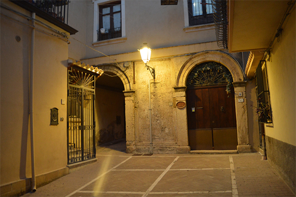 Crotone, città gioiello del Mediterraneo Crotone, città gioiello del Mediterraneo