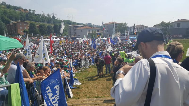 Pontida, Salvini: “Penso a una Lega delle Leghe in Europa” Pontida, Salvini: “Penso a una Lega delle Leghe in Europa”