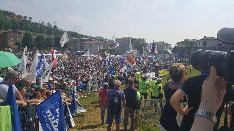 Pontida, Salvini: “Penso a una Lega delle Leghe in Europa” Pontida, Salvini: “Penso a una Lega delle Leghe in Europa”