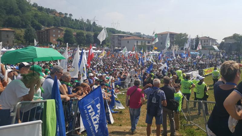 Lega, Pontida della svolta. Salvini sposta la battaglia in Europa Lega, Pontida della svolta. Salvini sposta la battaglia in Europa