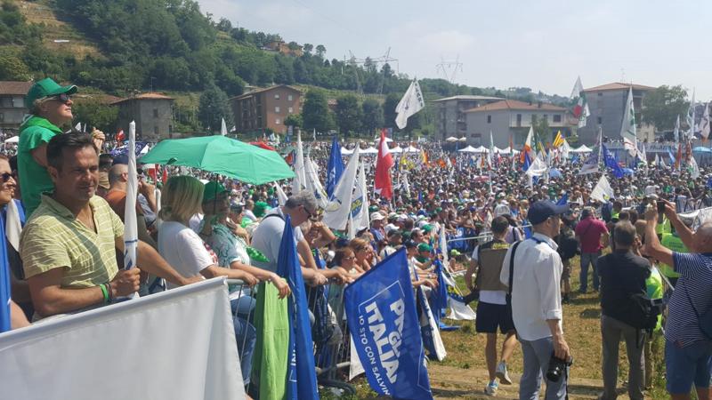 Lega, Pontida della svolta. Salvini sposta la battaglia in Europa Lega, Pontida della svolta. Salvini sposta la battaglia in Europa