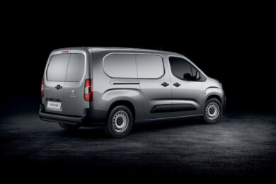 PEUGEOT Partner:  rivoluziona il segmento dei veicoli commerciali leggeri