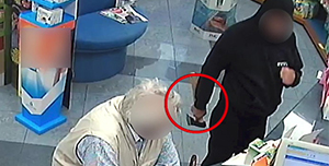 Assalto ai negozi armato di accetta: rapinatore seriale preso a Pomezia