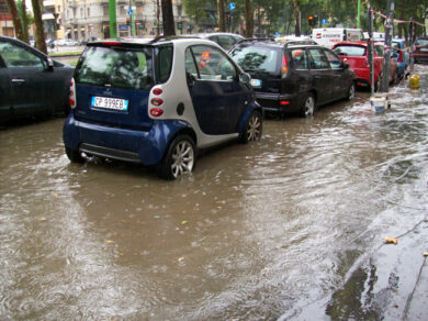 Maltempo: esonda il Seveso a Milano, allagati viale Fulvio Testi e viale Sarca