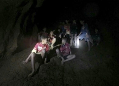 Thailandia, morto uno dei soccorritori: allarme per i bambini