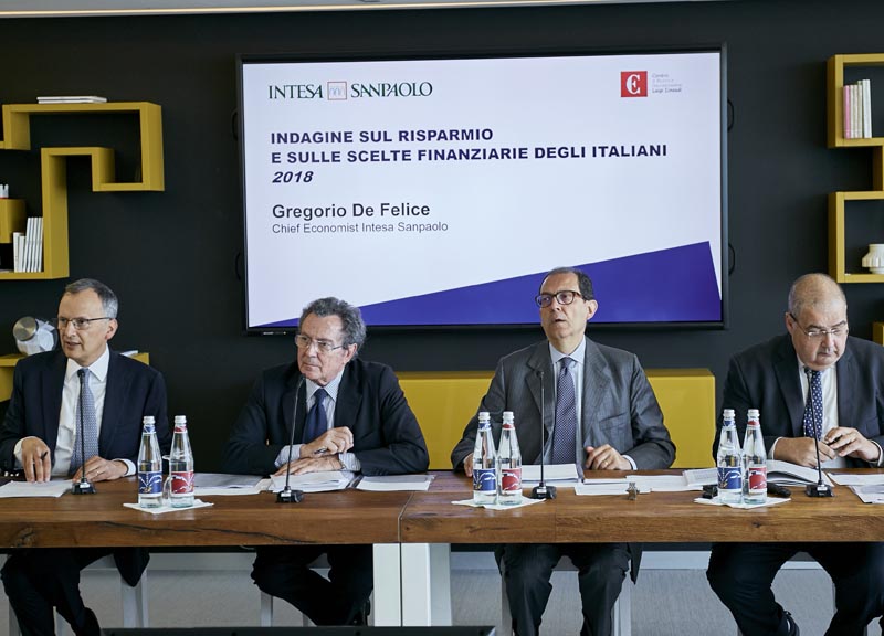 Intesa Sanpaolo: cresce il numero di famiglie italiane che può risparmiare Intesa Sanpaolo: cresce il numero di famiglie italiane che può risparmiare