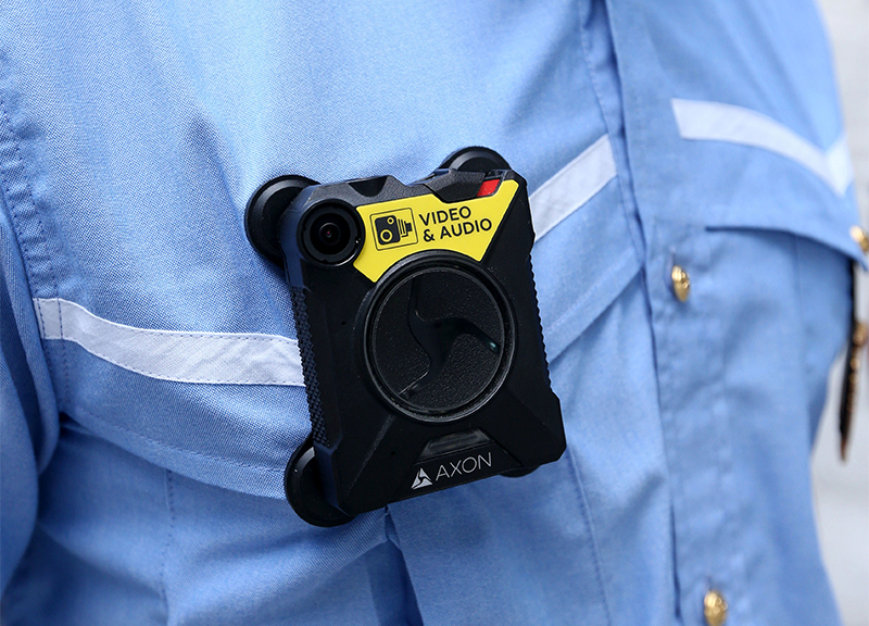 Bodycam: da Regione Lombardia 300mila euro per i vigili urbani Bodycam: da Regione Lombardia 300mila euro per i vigili urbani