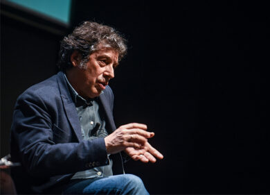 Sandro Veronesi e la bislacca proposta di far salire i Vip in barcone