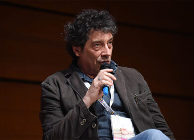 Veronesi a Saviano: “Mettiamo i nostri corpi sui barconi”, una proposta choc