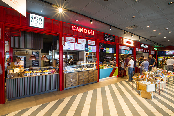 Autogrill Più, nuovo concept per una sosta ispirata alle food court cittadine Autogrill Più, nuovo concept per una sosta ispirata alle food court cittadine