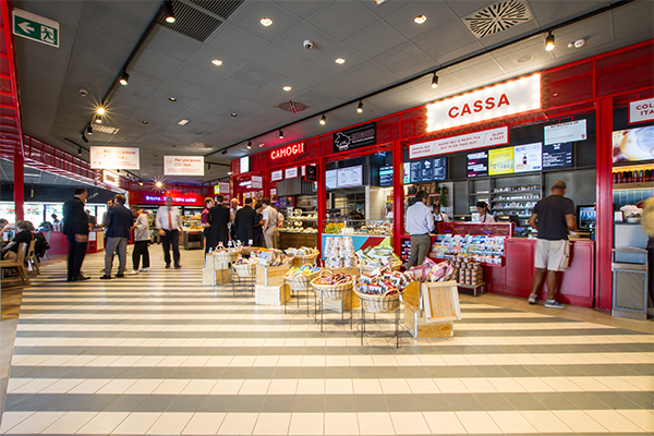 Autogrill Più, nuovo concept per una sosta ispirata alle food court cittadine Autogrill Più, nuovo concept per una sosta ispirata alle food court cittadine