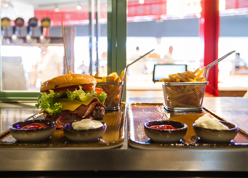 Autogrill Più, nuovo concept per una sosta ispirata alle food court cittadine Autogrill Più, nuovo concept per una sosta ispirata alle food court cittadine