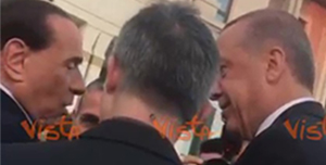 Berlusconi in Turchia da Erdogan, sorrisi alla cerimonia di insediamento