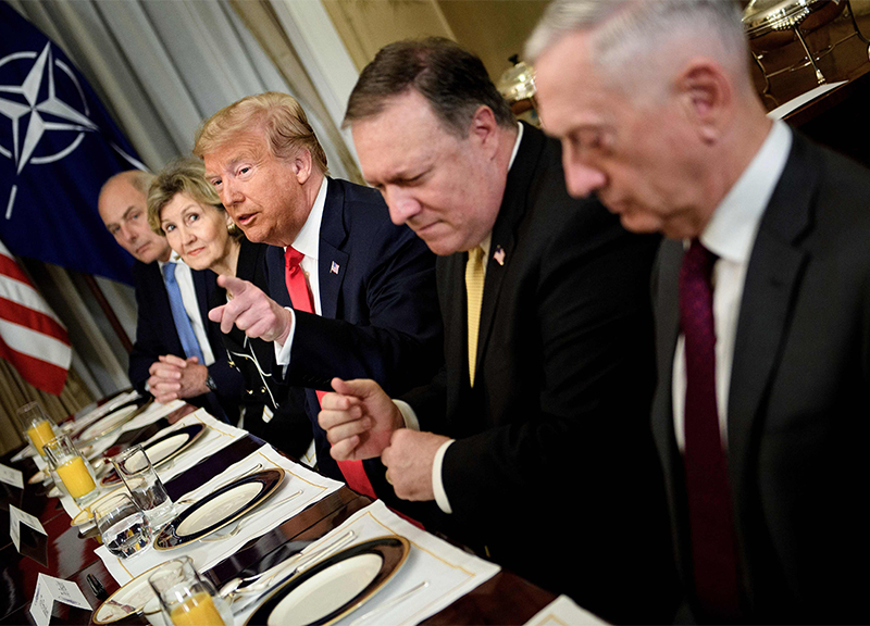 Nato, vertice a Bruxelles: Trump ha nel mirino Merkel e Orban e minaccia l’Ue Nato, vertice a Bruxelles: Trump ha nel mirino Merkel e Orban e minaccia l’Ue