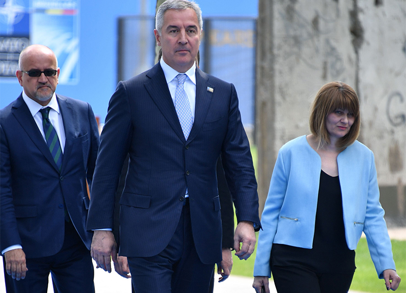 Nato, vertice a Bruxelles: Trump ha nel mirino Merkel e Orban e minaccia l’Ue Nato, vertice a Bruxelles: Trump ha nel mirino Merkel e Orban e minaccia l’Ue