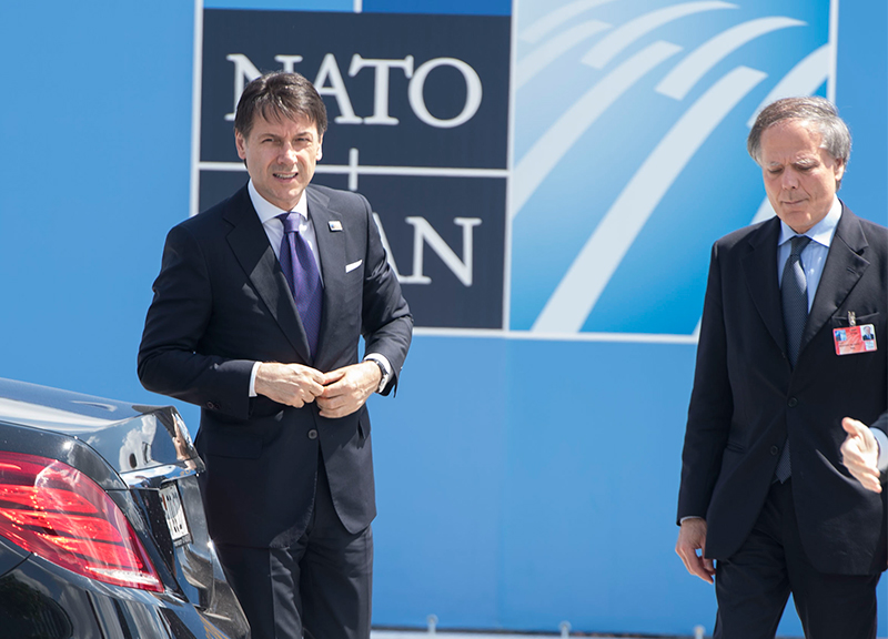 Nato, vertice a Bruxelles: Trump ha nel mirino Merkel e Orban e minaccia l’Ue Nato, vertice a Bruxelles: Trump ha nel mirino Merkel e Orban e minaccia l’Ue