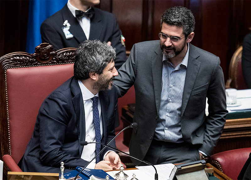 Vitalizi, è solo l’ìnizio. M5s: “Ora tagliamo i parlamentari” Vitalizi, è solo l’ìnizio. M5s: “Ora tagliamo i parlamentari”