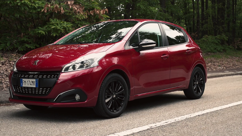 Peugeot 208, debutta la serie speciale Black Line