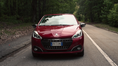 Peugeot 208, debutta la serie speciale Black Line