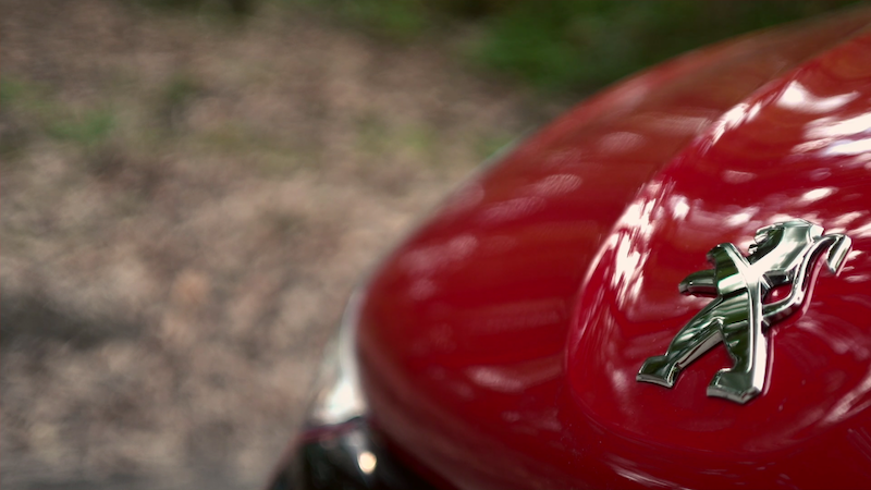 Peugeot 208, debutta la serie speciale Black Line