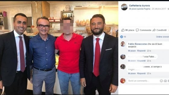 Mafia: arrestato il tesoriere Giuseppe Corona.Su Facebook una foto con Di Maio Mafia: arrestato il tesoriere Giuseppe Corona.Su Facebook una foto con Di Maio