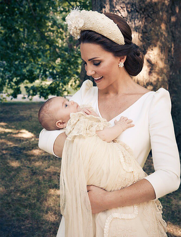 Kate Middleton radiosa: le foto ufficiali del battesimo del principe Louis Kate Middleton radiosa: le foto ufficiali del battesimo del principe Louis