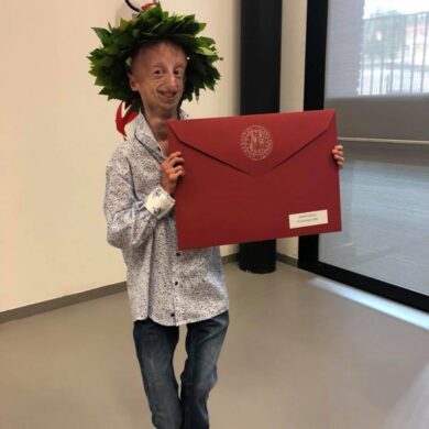 Sammy Basso, simbolo della lotta alla progeria, si laurea con 110 e lode