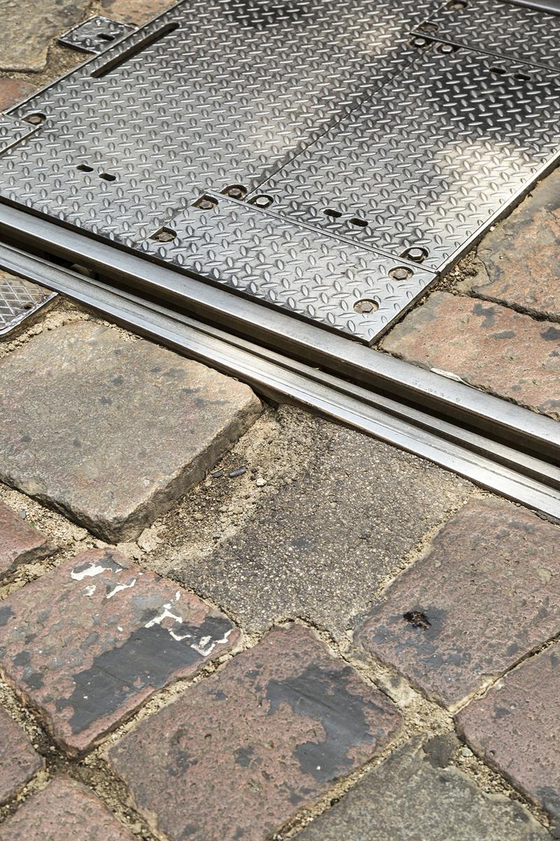 Milano, il pavè costa caro: la metà dei fondi totali per ristrutturare