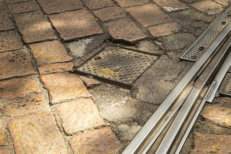 Milano, il pavè costa caro: la metà dei fondi totali per ristrutturare