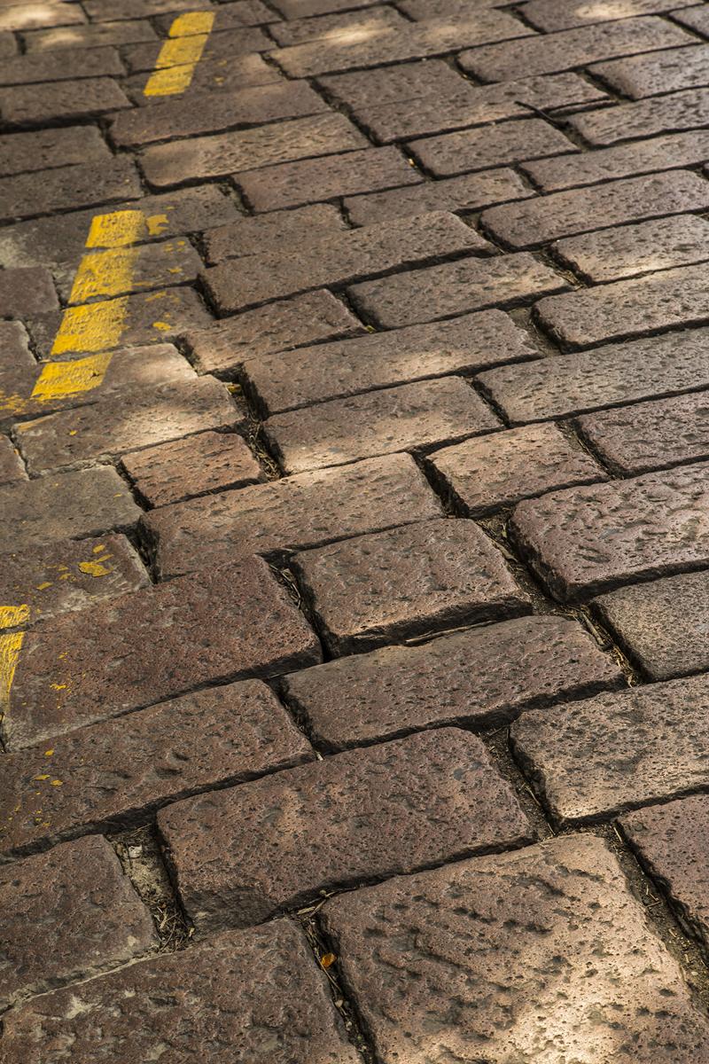 Milano, il pavè costa caro: la metà dei fondi totali per ristrutturare