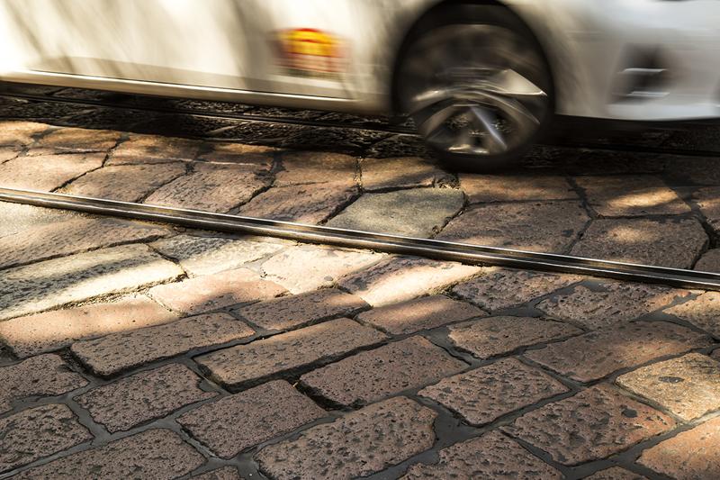 Milano, il pavè costa caro: la metà dei fondi totali per ristrutturare