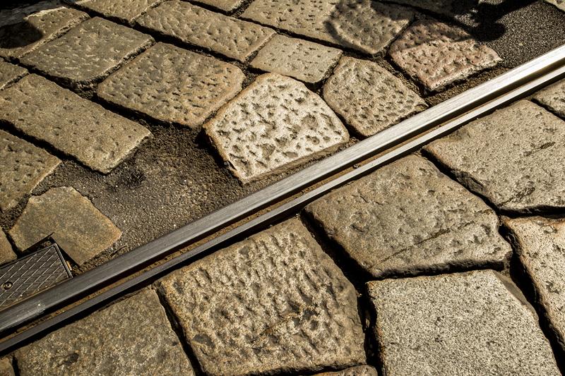 Milano, il pavè costa caro: la metà dei fondi totali per ristrutturare