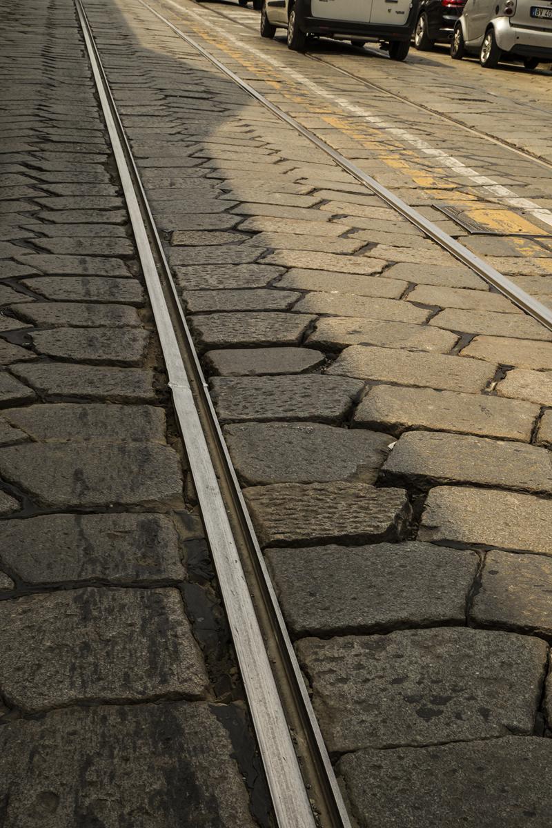 Milano, il pavè costa caro: la metà dei fondi totali per ristrutturare