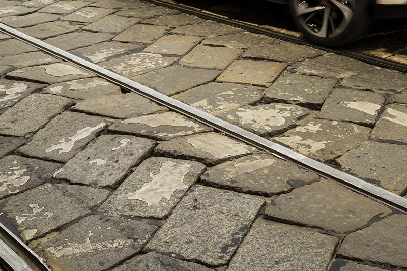 Milano, il pavè costa caro: la metà dei fondi totali per ristrutturare