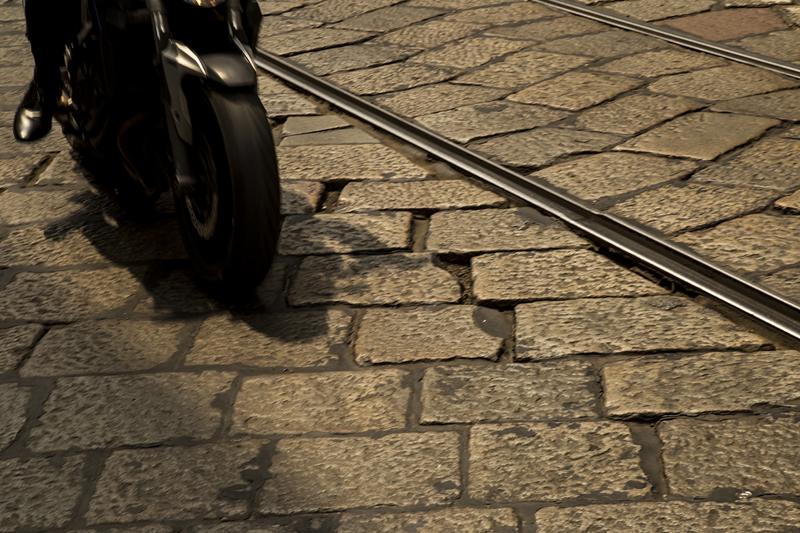 Milano, il pavè costa caro: la metà dei fondi totali per ristrutturare