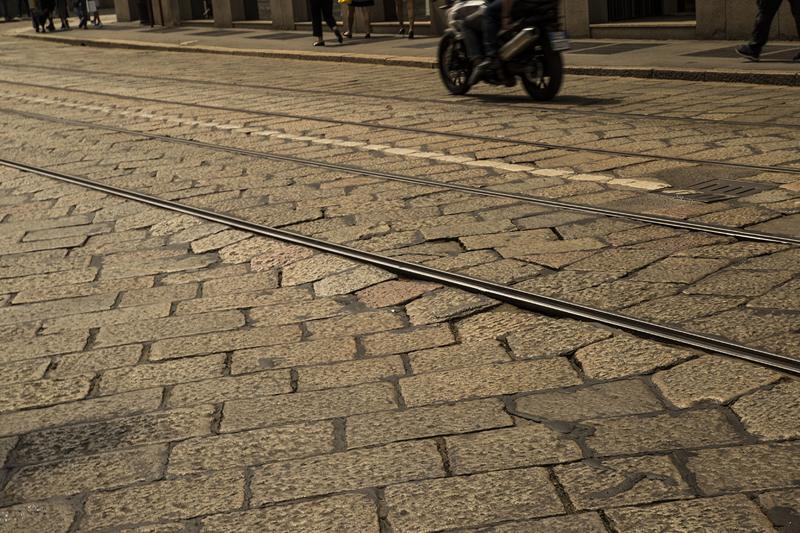 Milano, il pavè costa caro: la metà dei fondi totali per ristrutturare