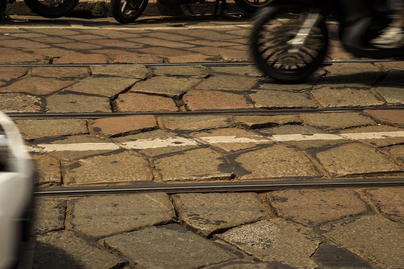 Milano, il pavè costa caro: la metà dei fondi totali per ristrutturare