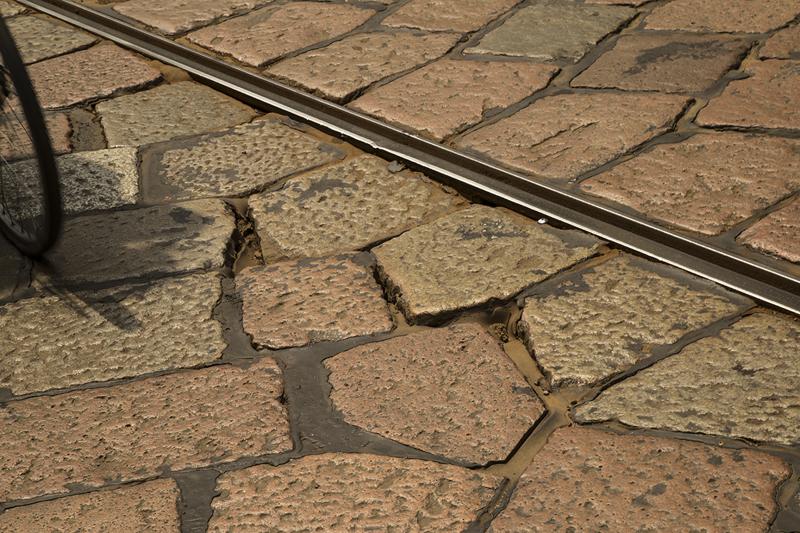 Milano, il pavè costa caro: la metà dei fondi totali per ristrutturare