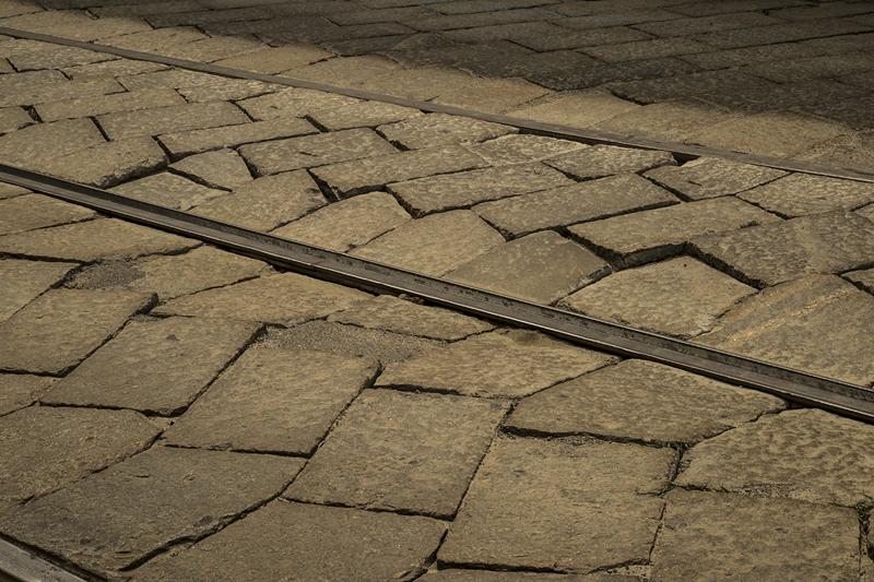 Milano, il pavè costa caro: la metà dei fondi totali per ristrutturare